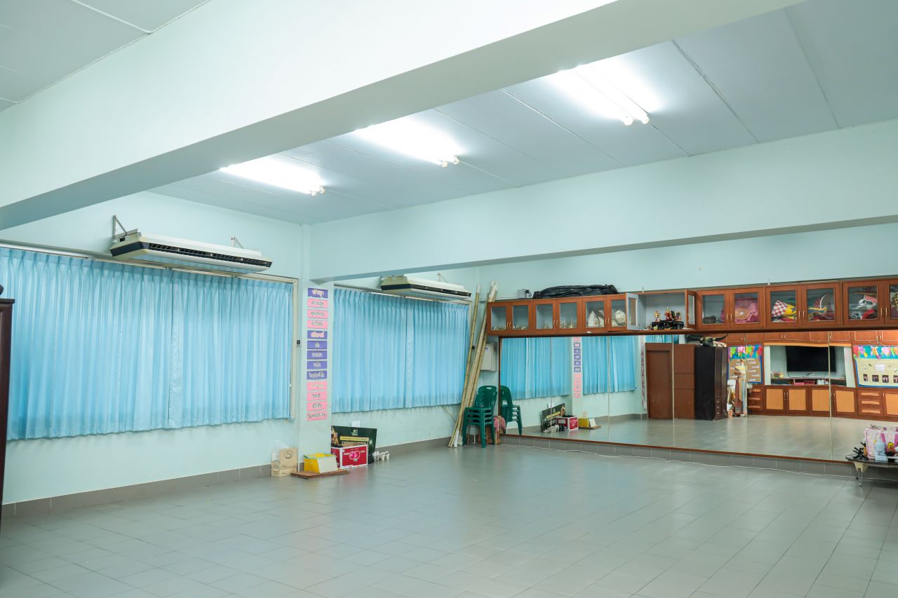 Thai-dance-Room-2.jpg