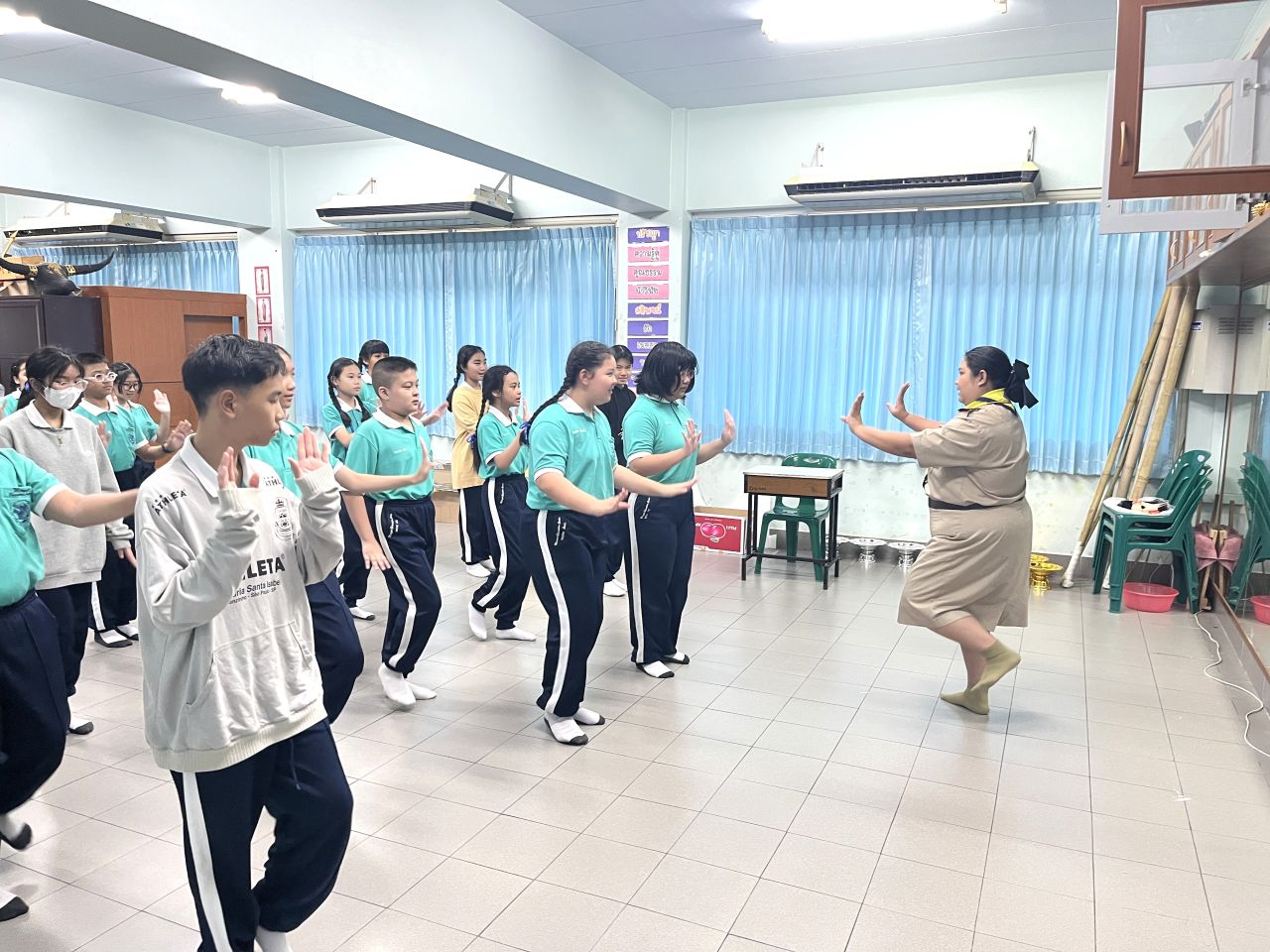 Thai-dance-Room-9.jpg