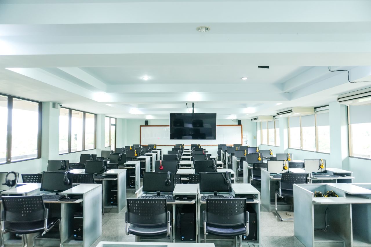 Peter-Computer-Room-3.jpg
