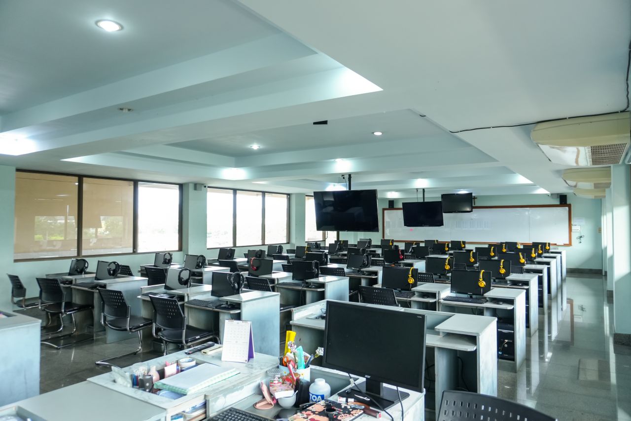 Peter-Computer-Room-5.jpg