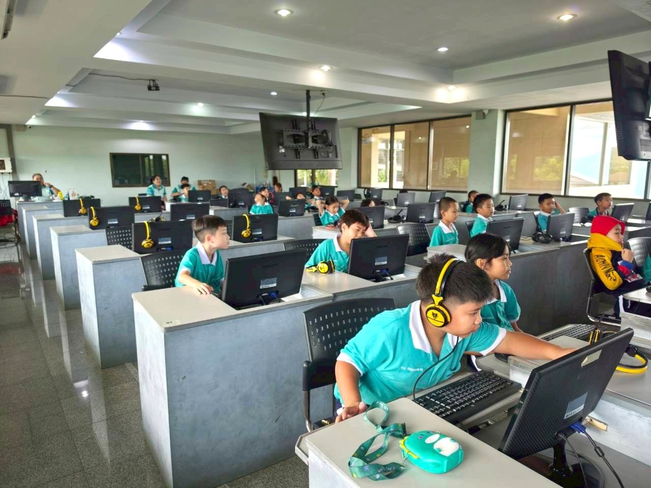 Peter-Computer-Room-8.jpg