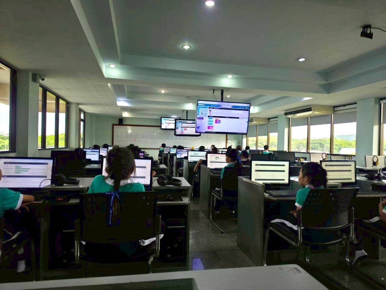 Peter-Computer-Room-9.jpg