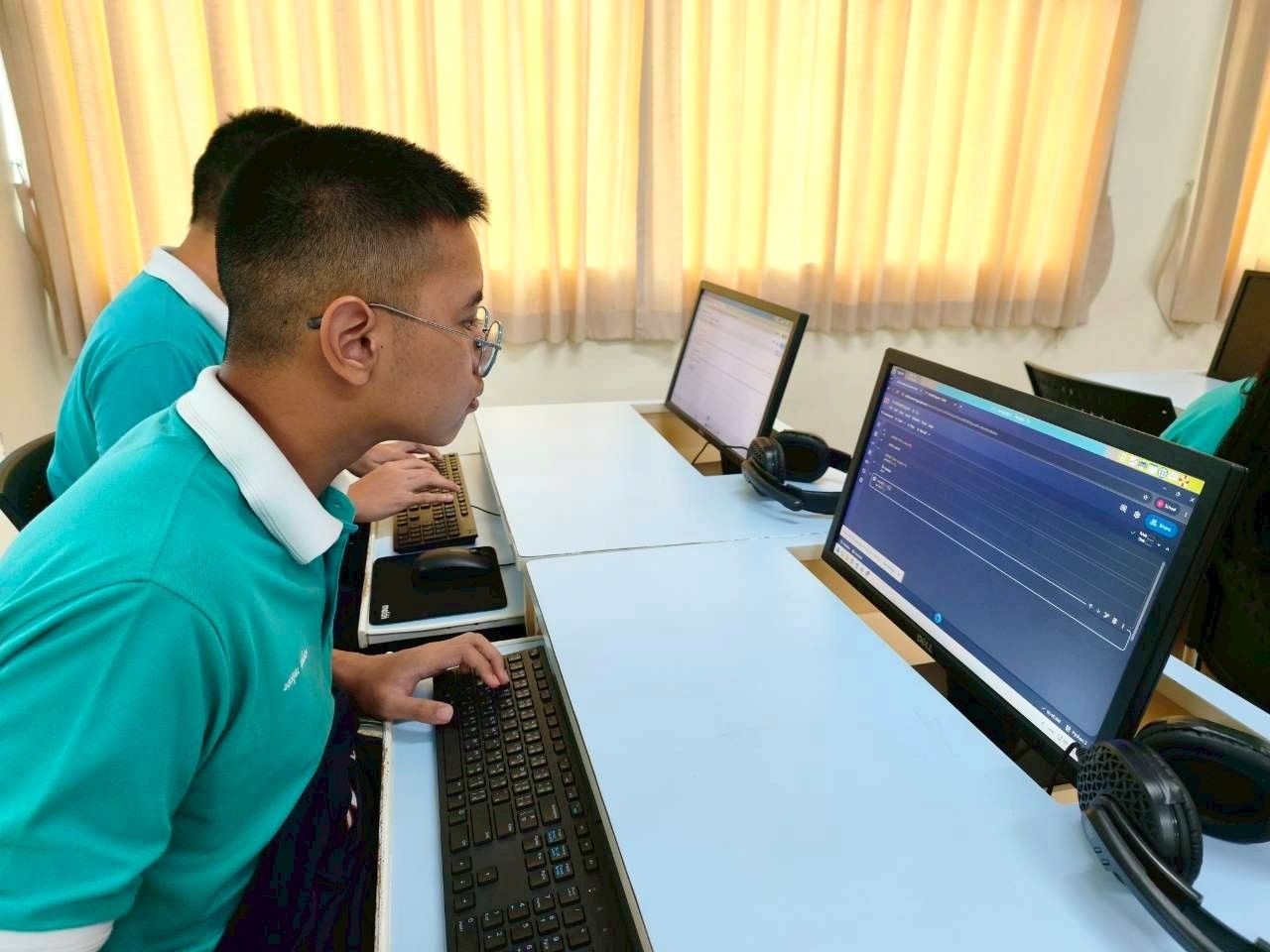 Stephen-Computer-1-Room-12.jpg