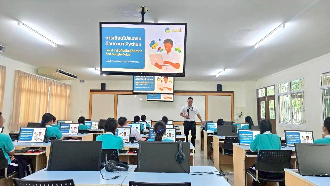 Stephen-Computer-1-Room-13.jpg