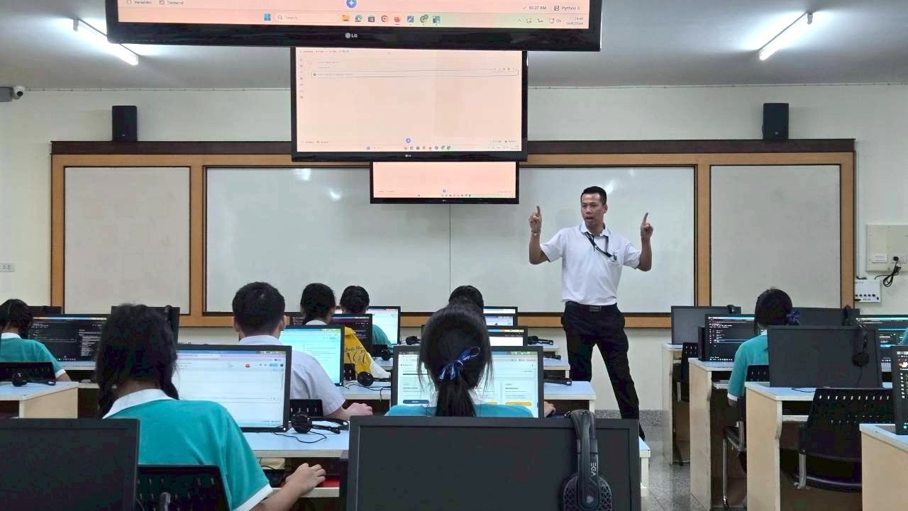 Stephen-Computer-1-Room-14.jpg