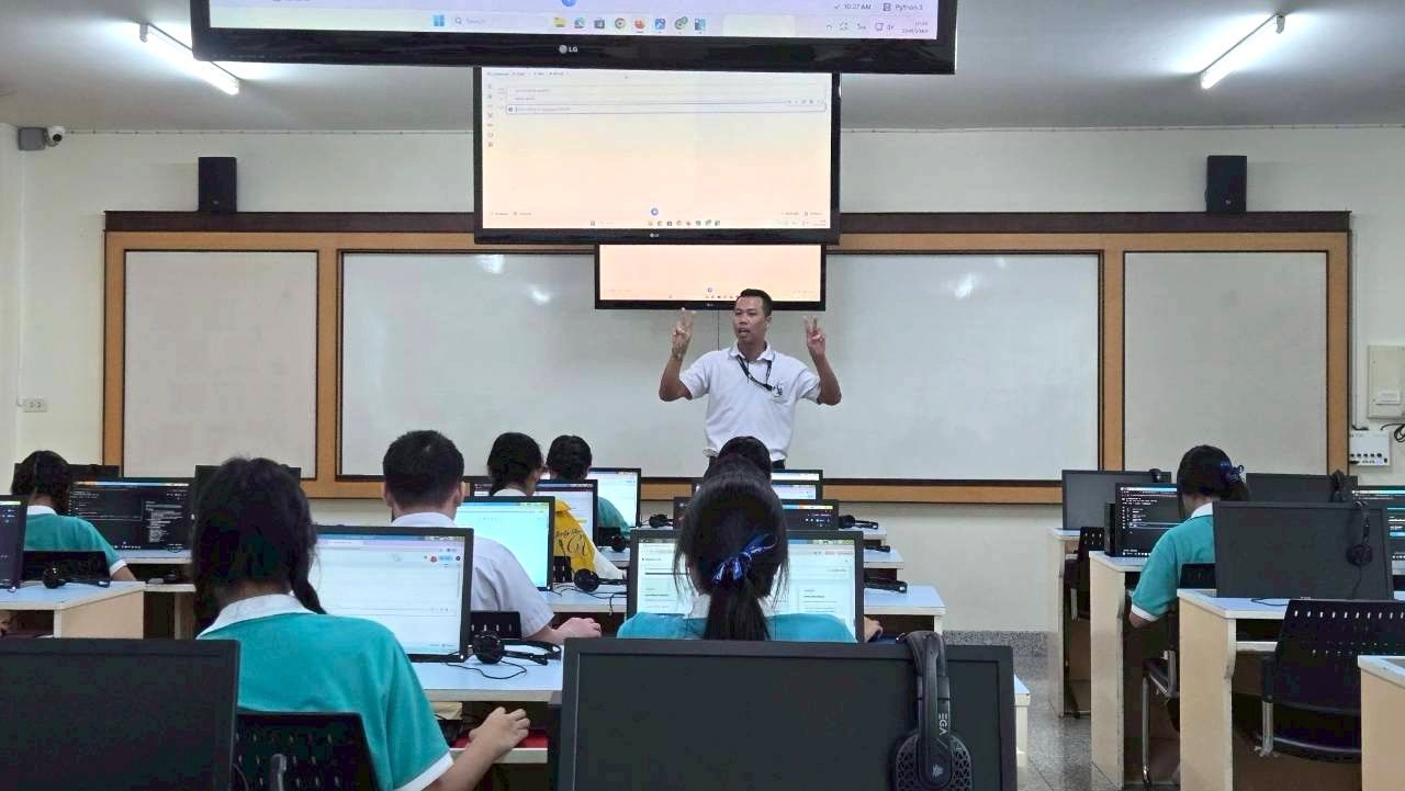 Stephen-Computer-1-Room-15.jpg