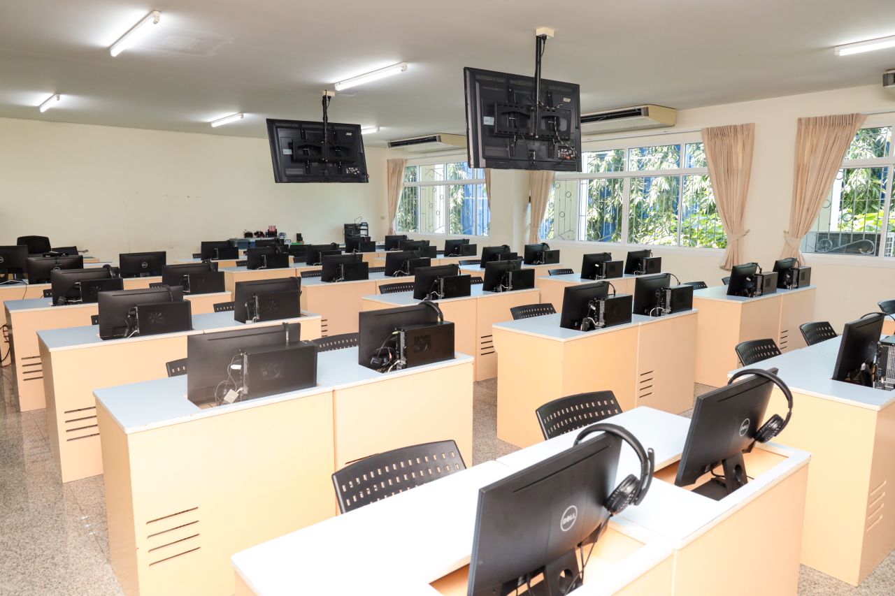 Stephen-Computer-1-Room-3.jpg