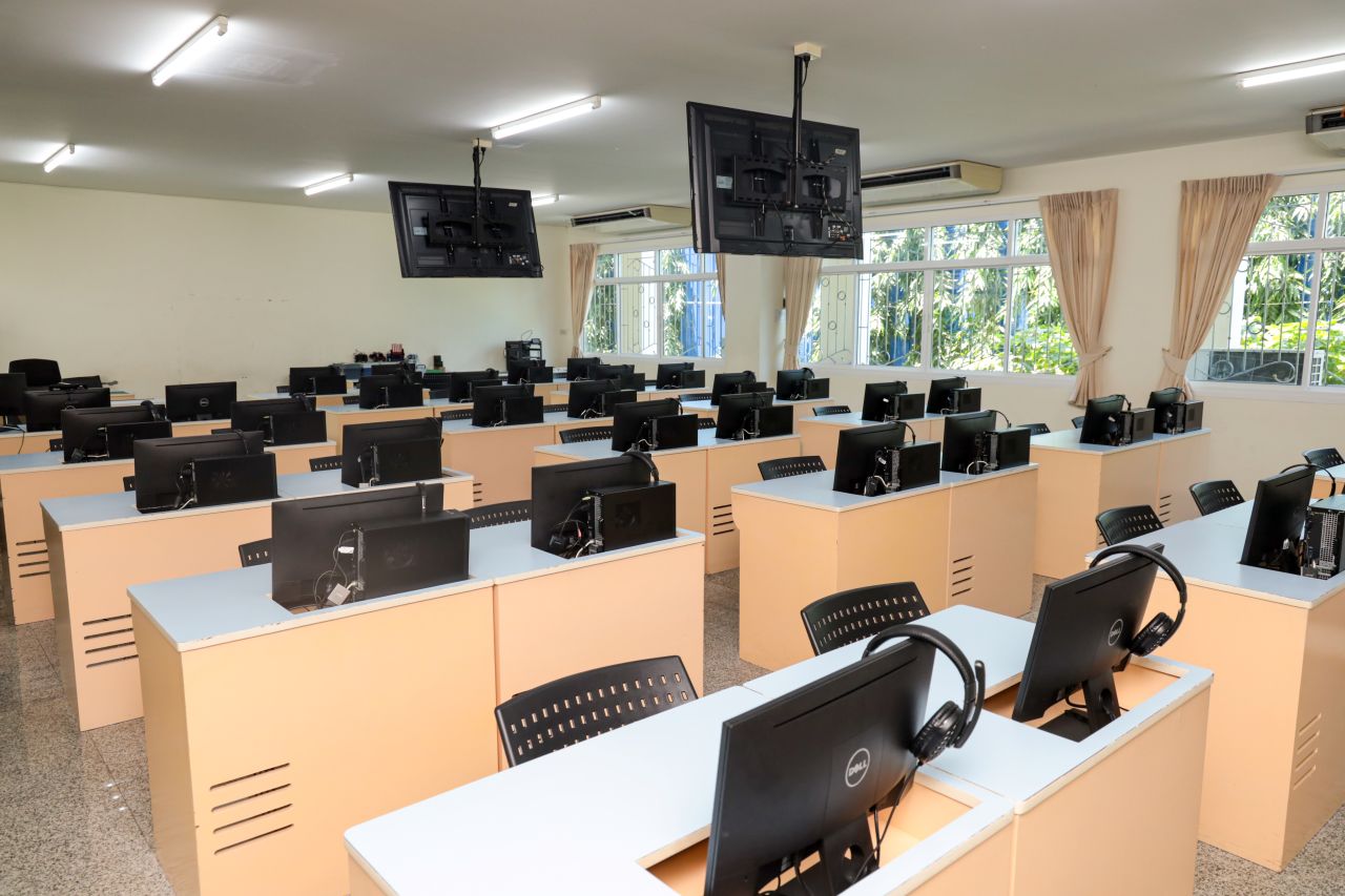 Stephen-Computer-1-Room-4.jpg
