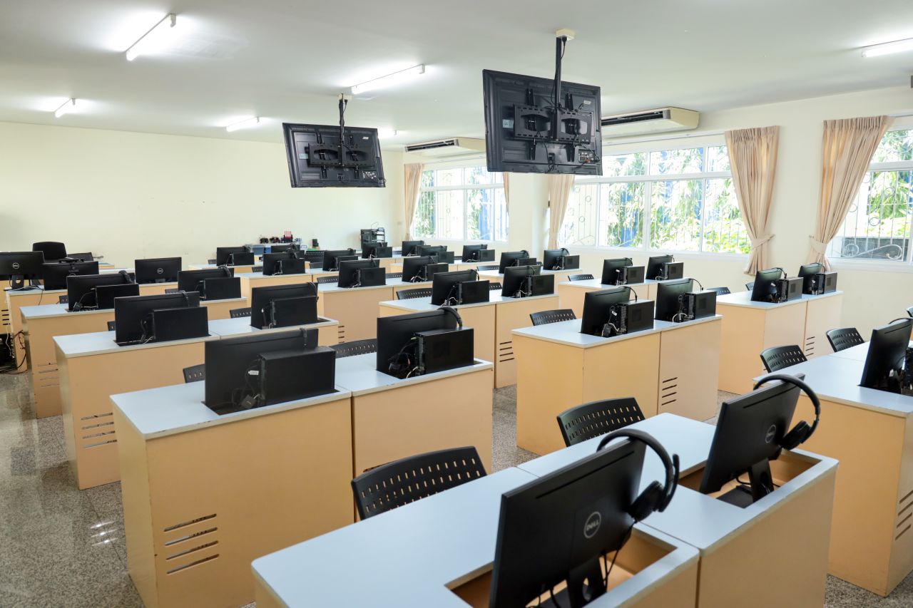 Stephen-Computer-1-Room-5.jpg