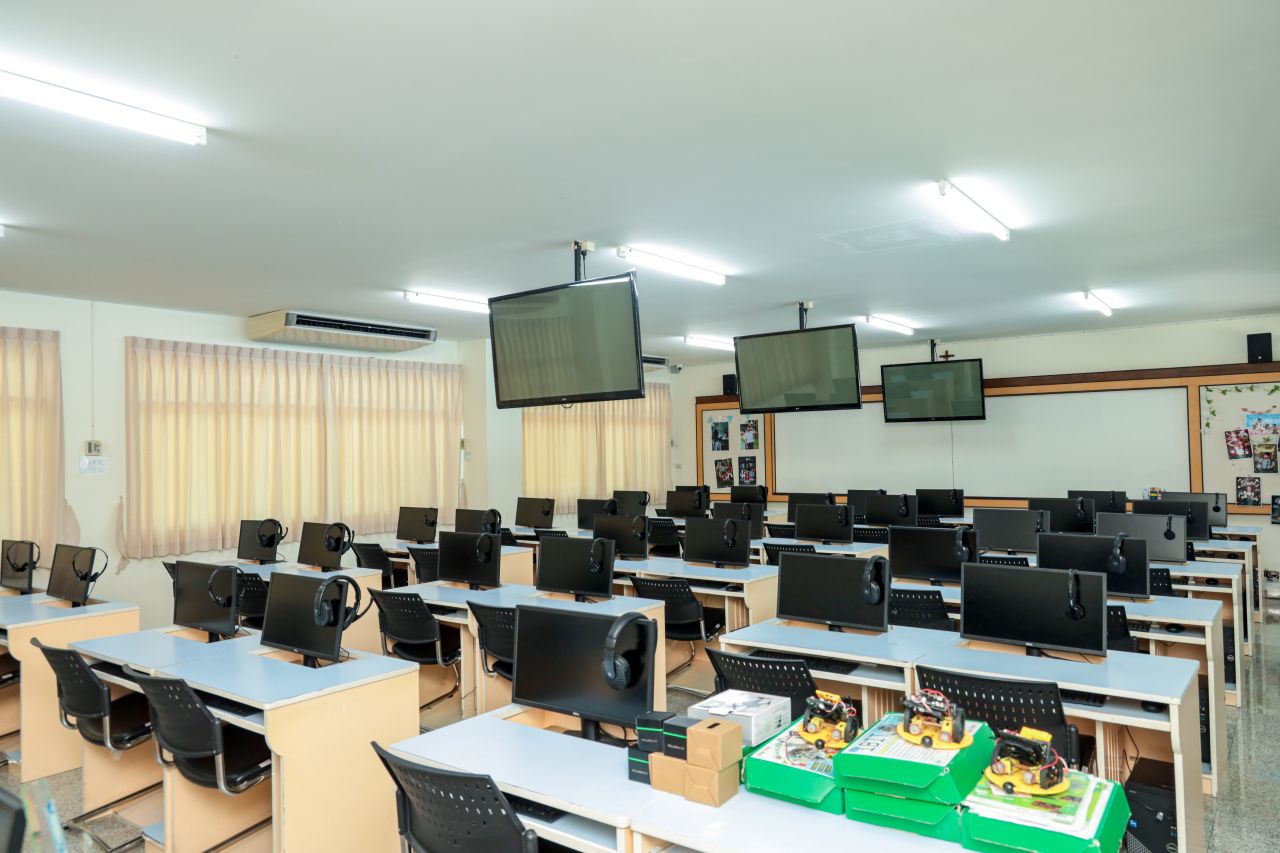 Stephen-Computer-2-Room-2.jpg