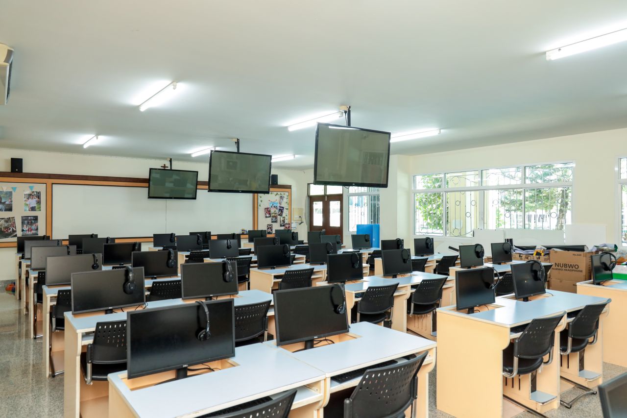 Stephen-Computer-2-Room-4.jpg