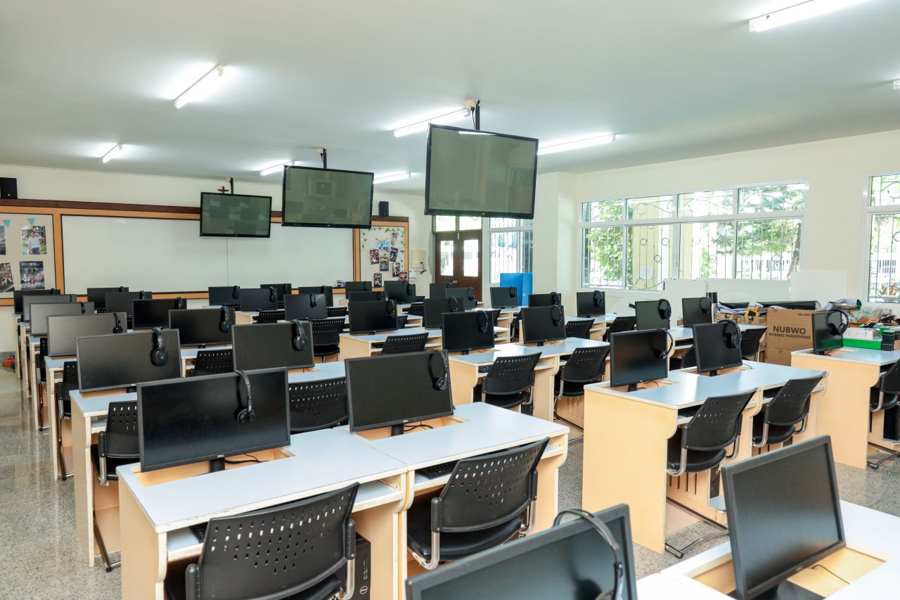 Stephen-Computer-2-Room-5.jpg