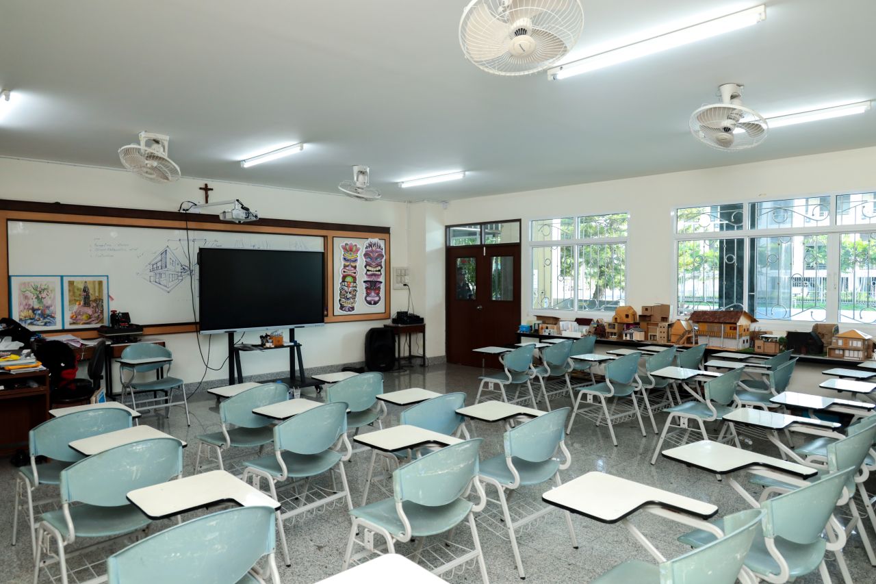 Stephen-Karakade-Room-2.jpg