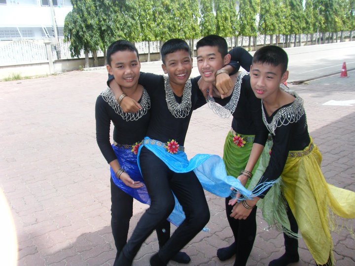 ภาพนักแสดงกิจกรรมวันแม่ | ปีการศึกษา 2553